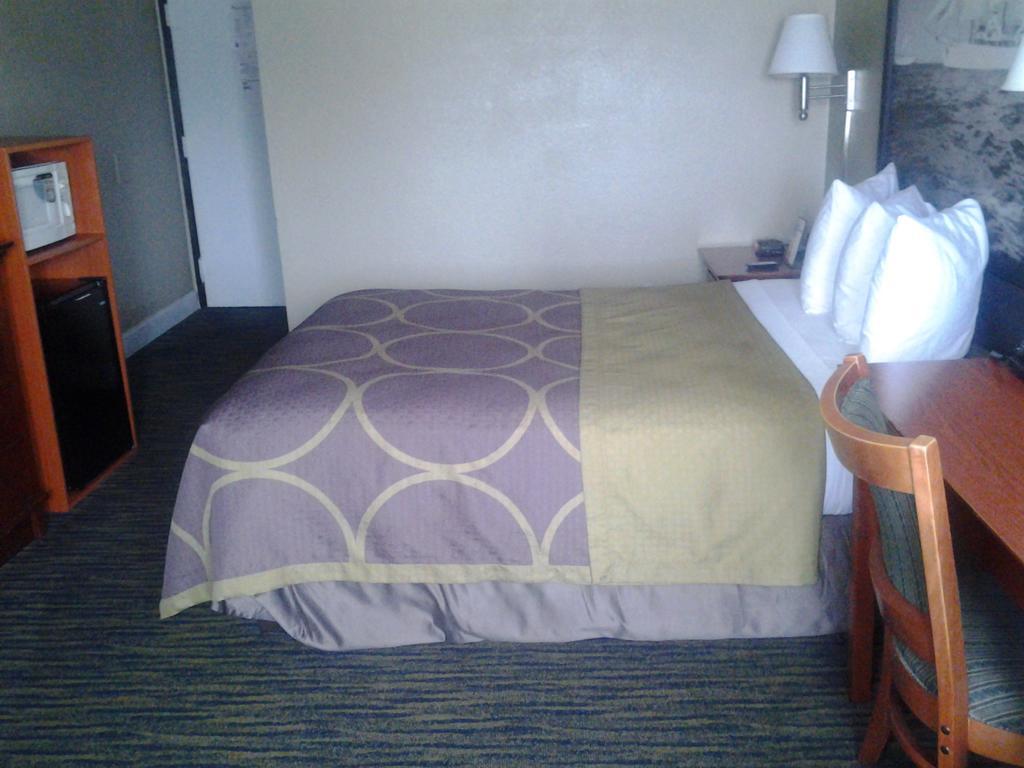 Super 8 By Wyndham Panama City Eksteriør billede