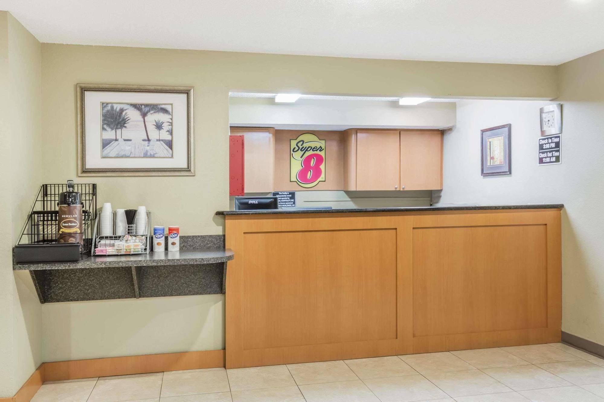 Super 8 By Wyndham Panama City Eksteriør billede